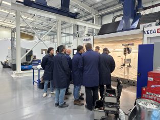 Students on the guided tour of the iCOMAT factory